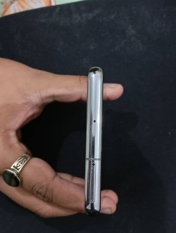 S10+ 10/10 CONDITION NON PTA GENTLY USED PHONE 2