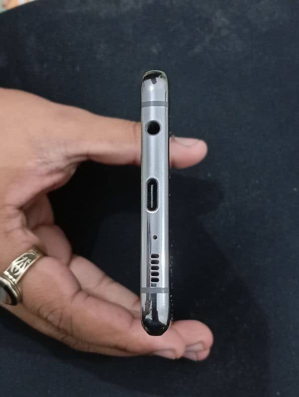 S10+ 10/10 CONDITION NON PTA GENTLY USED PHONE 4