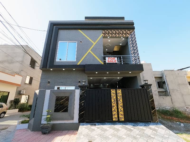 OUTSTANDING 5 MARLA BRAND NEW CORNER HOUSE FOR SALE IN NASHEMAN IQBAL PHASE2 B2 9