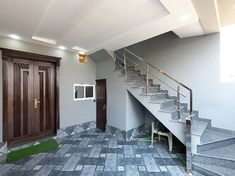 OUTSTANDING 5 MARLA BRAND NEW CORNER HOUSE FOR SALE IN NASHEMAN IQBAL PHASE2 B2 12