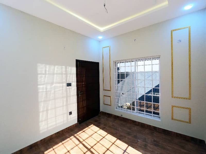 OUTSTANDING 5 MARLA BRAND NEW CORNER HOUSE FOR SALE IN NASHEMAN IQBAL PHASE2 B2 14