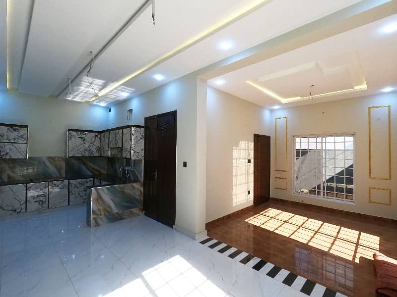 OUTSTANDING 5 MARLA BRAND NEW CORNER HOUSE FOR SALE IN NASHEMAN IQBAL PHASE2 B2 15