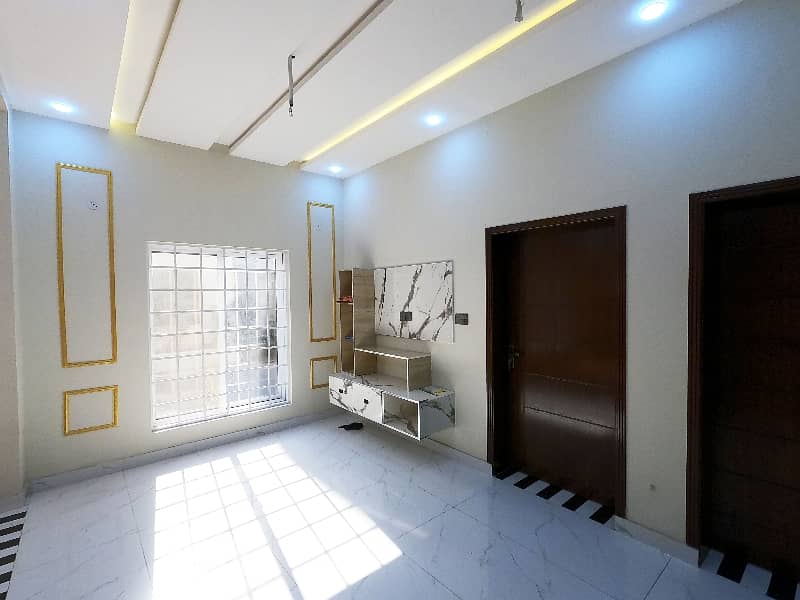 OUTSTANDING 5 MARLA BRAND NEW CORNER HOUSE FOR SALE IN NASHEMAN IQBAL PHASE2 B2 17