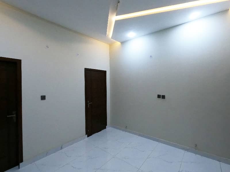 OUTSTANDING 5 MARLA BRAND NEW CORNER HOUSE FOR SALE IN NASHEMAN IQBAL PHASE2 B2 19