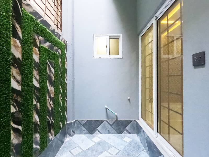 OUTSTANDING 5 MARLA BRAND NEW CORNER HOUSE FOR SALE IN NASHEMAN IQBAL PHASE2 B2 22