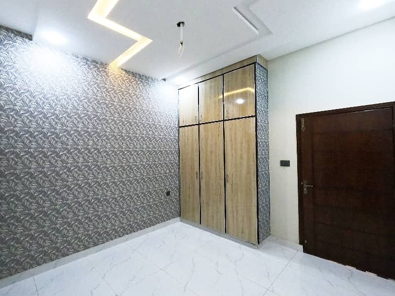 OUTSTANDING 5 MARLA BRAND NEW CORNER HOUSE FOR SALE IN NASHEMAN IQBAL PHASE2 B2 23