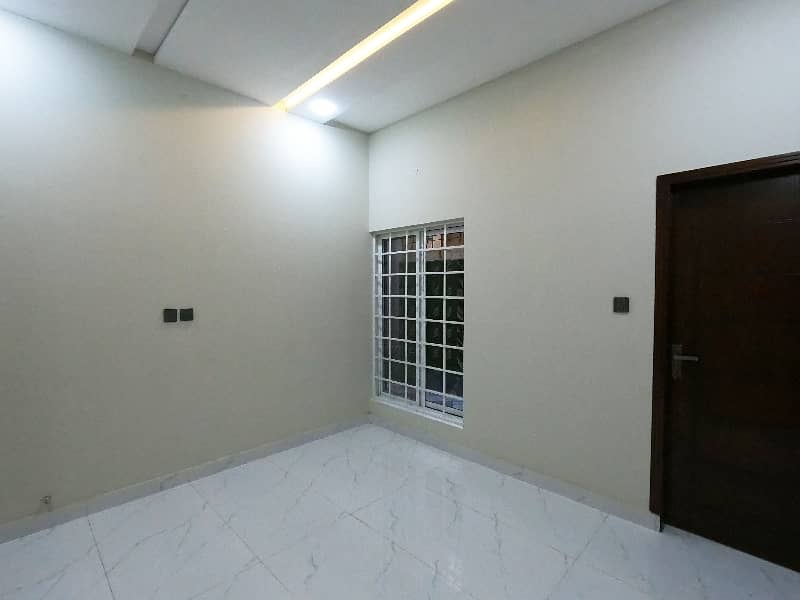 OUTSTANDING 5 MARLA BRAND NEW CORNER HOUSE FOR SALE IN NASHEMAN IQBAL PHASE2 B2 24