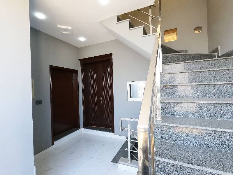 OUTSTANDING 5 MARLA BRAND NEW CORNER HOUSE FOR SALE IN NASHEMAN IQBAL PHASE2 B2 29