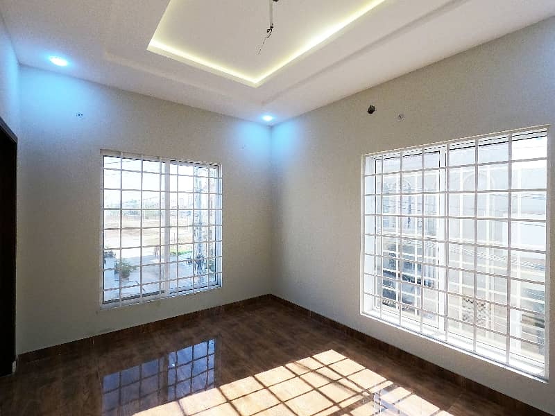 OUTSTANDING 5 MARLA BRAND NEW CORNER HOUSE FOR SALE IN NASHEMAN IQBAL PHASE2 B2 30