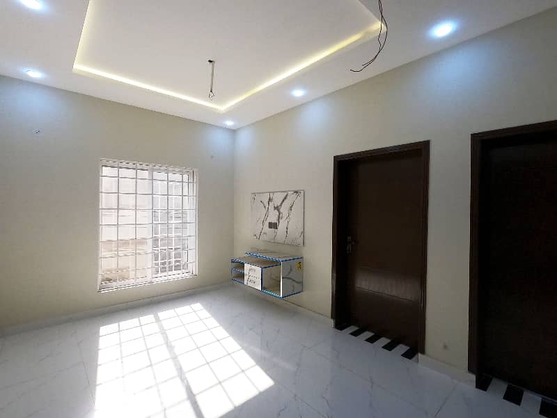 OUTSTANDING 5 MARLA BRAND NEW CORNER HOUSE FOR SALE IN NASHEMAN IQBAL PHASE2 B2 33