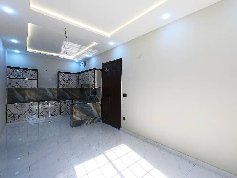 OUTSTANDING 5 MARLA BRAND NEW CORNER HOUSE FOR SALE IN NASHEMAN IQBAL PHASE2 B2 34