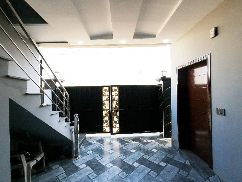 OUTSTANDING 5 MARLA BRAND NEW CORNER HOUSE FOR SALE IN NASHEMAN IQBAL PHASE2 B2 47