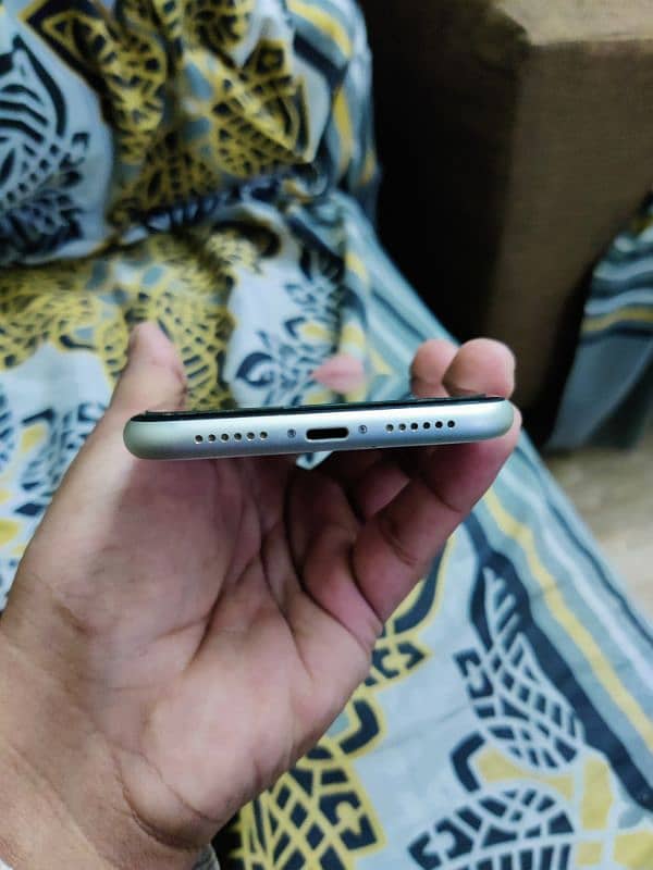 Iphone 11 (64GB) - JV 4