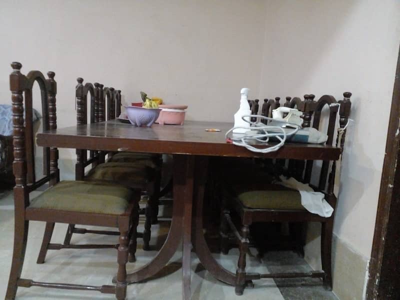 dining table full size with 8 chairs for sale in v reason able price 1