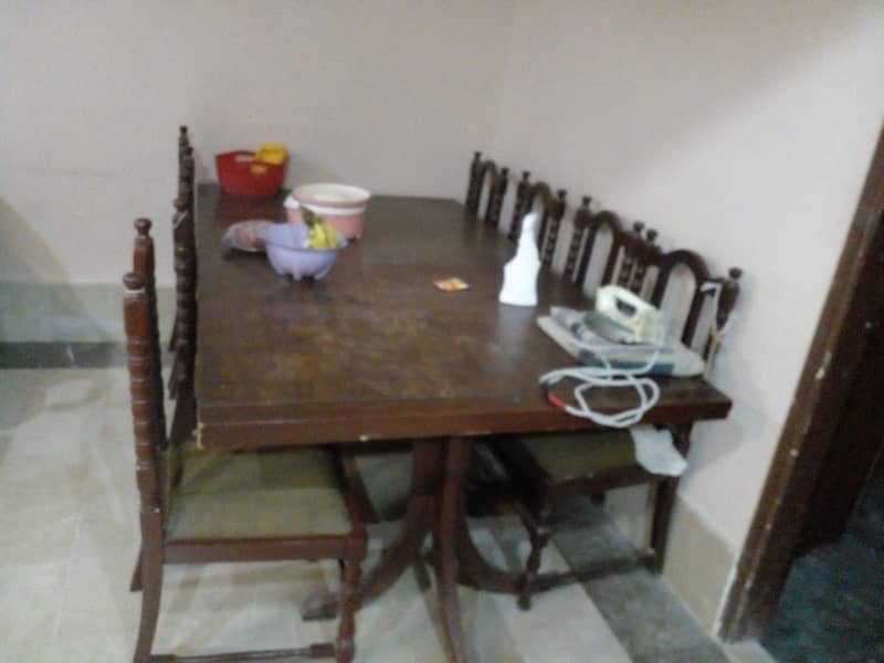 dining table full size with 8 chairs for sale in v reason able price 3