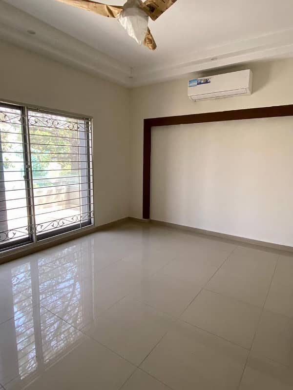 Big Discount On Gulberg 3 Beds Brand New Apartment Is Available For Quick Sale. 10