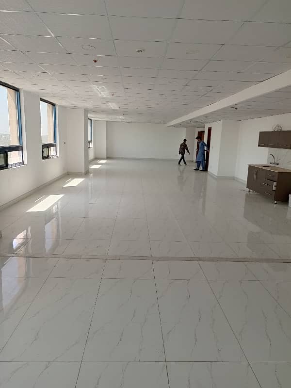 Gulberg 1350 Sqft Brand new Office is available for Rent. 1