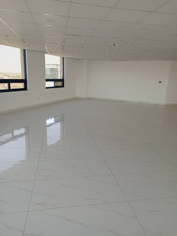 Gulberg 1350 Sqft Brand new Office is available for Rent. 5