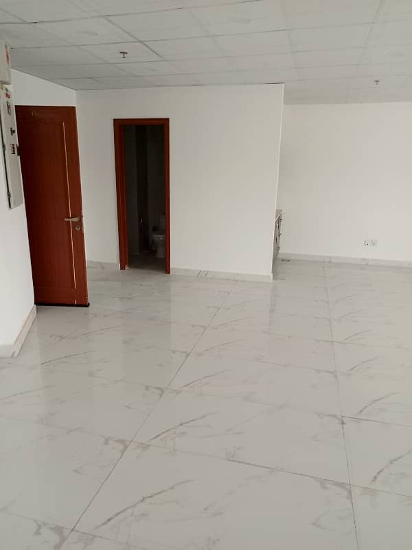 Gulberg 1350 Sqft Brand new Office is available for Rent. 7