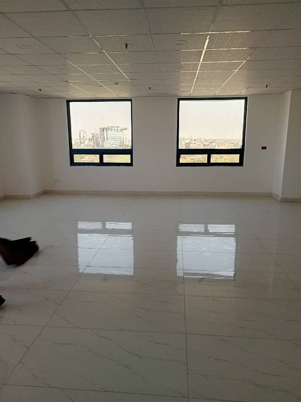 Gulberg 1350 Sqft Brand new Office is available for Rent. 9