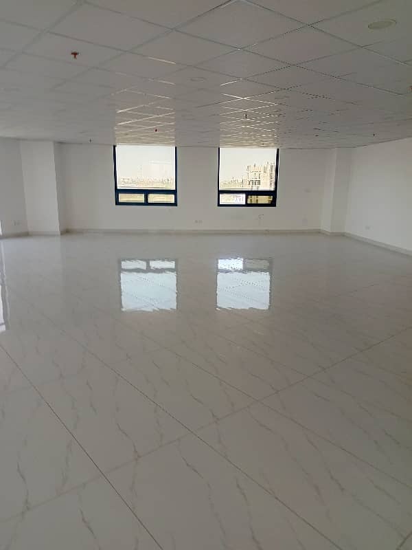 Gulberg 1350 Sqft Brand new Office is available for Rent. 11