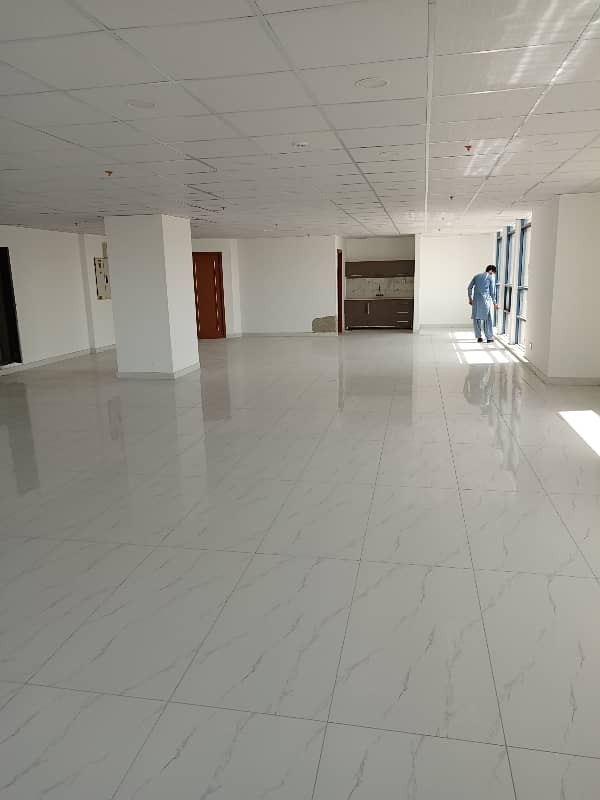 Gulberg 1350 Sqft Brand new Office is available for Rent. 12