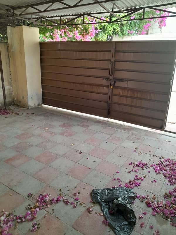 Gulberg One Kanal House Is Available For Sale. 7