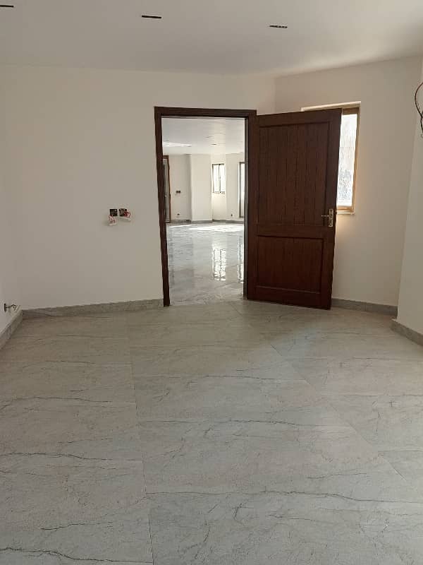 Gulberg Brand New 3 Beds Apartment Is Available For Rent 3