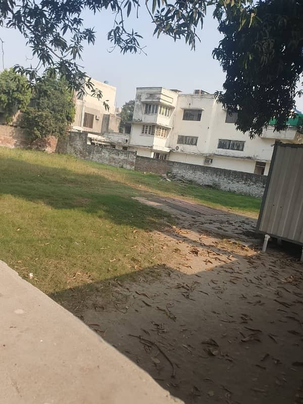 Gulberg 2 Kanal Commercial Plot Is Available For Sale. 1