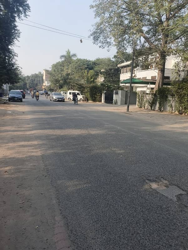 Gulberg 2 Kanal Commercial Plot Is Available For Sale. 2