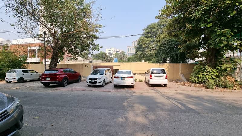 Gulberg 2 Kanal Commercial Plot Is Available For Sale. 6