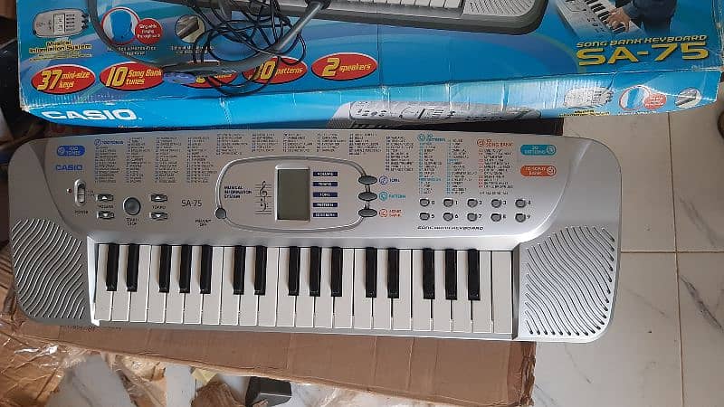 Casio SA 75 with head mic 1