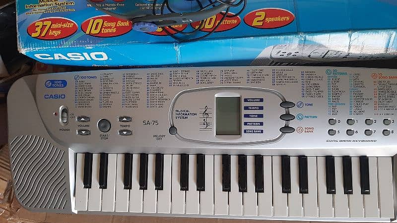 Casio SA 75 with head mic 3