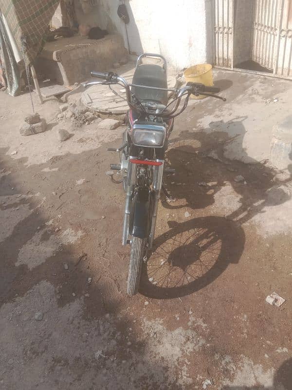 70 bike 10_10 condition bilkul new saman hai 45k demand no time pas 8