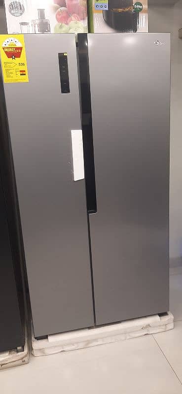 Lg Side by side refrigerator 0