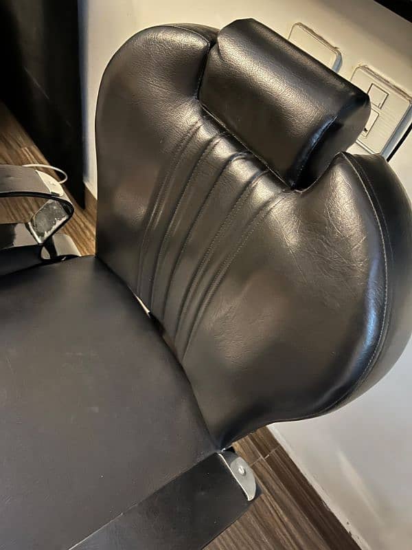 Salon (Makeup Studio) Chair - Like Brand new 2