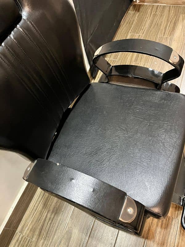 Salon (Makeup Studio) Chair - Like Brand new 3