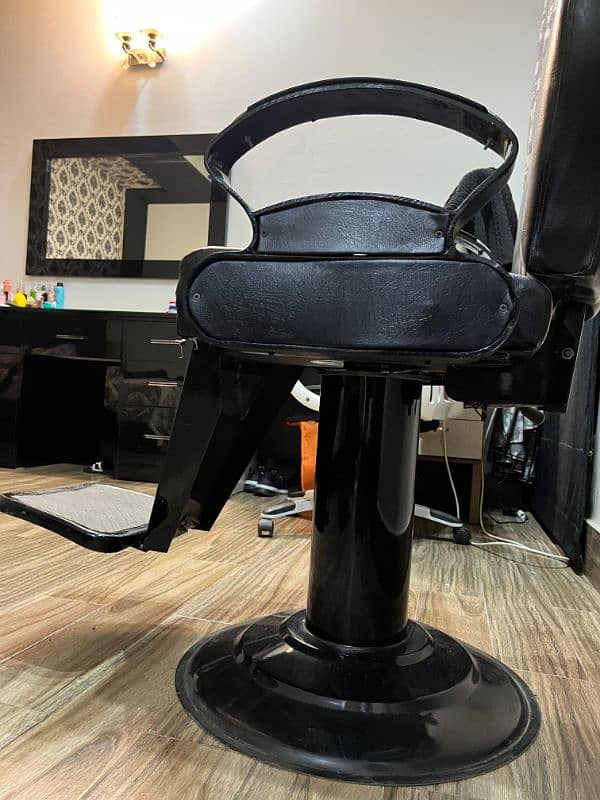 Salon (Makeup Studio) Chair - Like Brand new 5