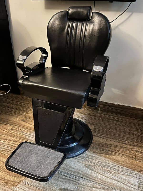 Salon (Makeup Studio) Chair - Like Brand new 6