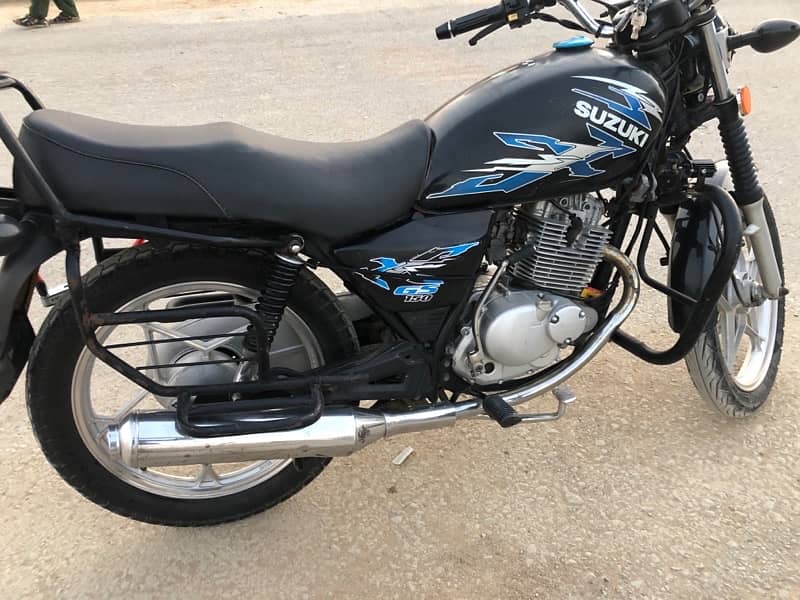 Suzuki GS 150 Motorcycle 0