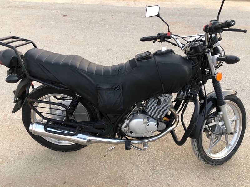 Suzuki GS 150 Motorcycle 5