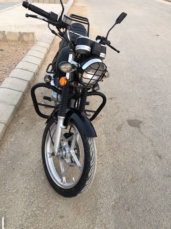 Suzuki GS 150 Motorcycle 6