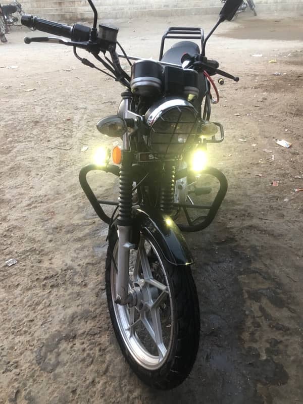 Suzuki GS 150 Motorcycle 7