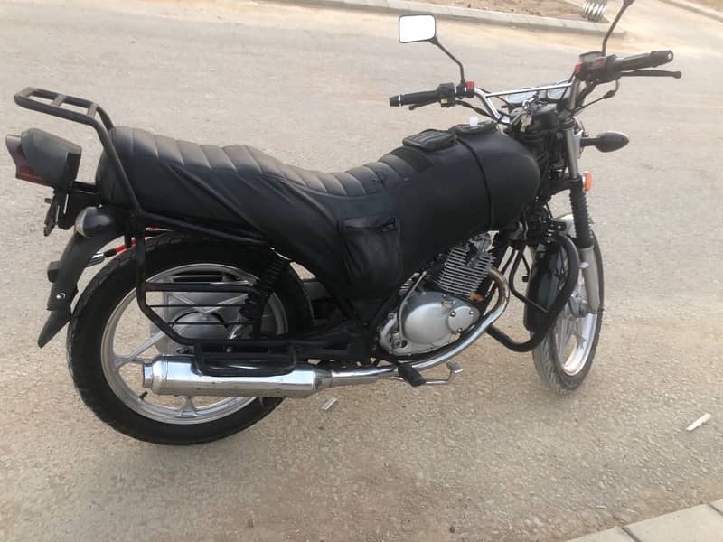 Suzuki GS 150 Motorcycle 8