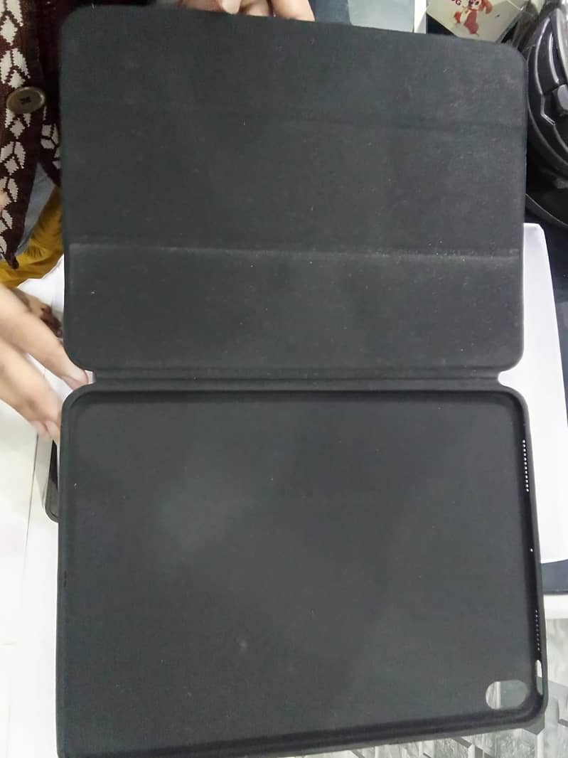 iPad Air 4 New Cover in Black Color 2