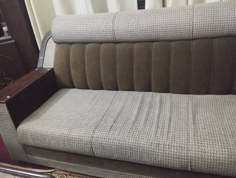 5 seater sofa in good condition 1