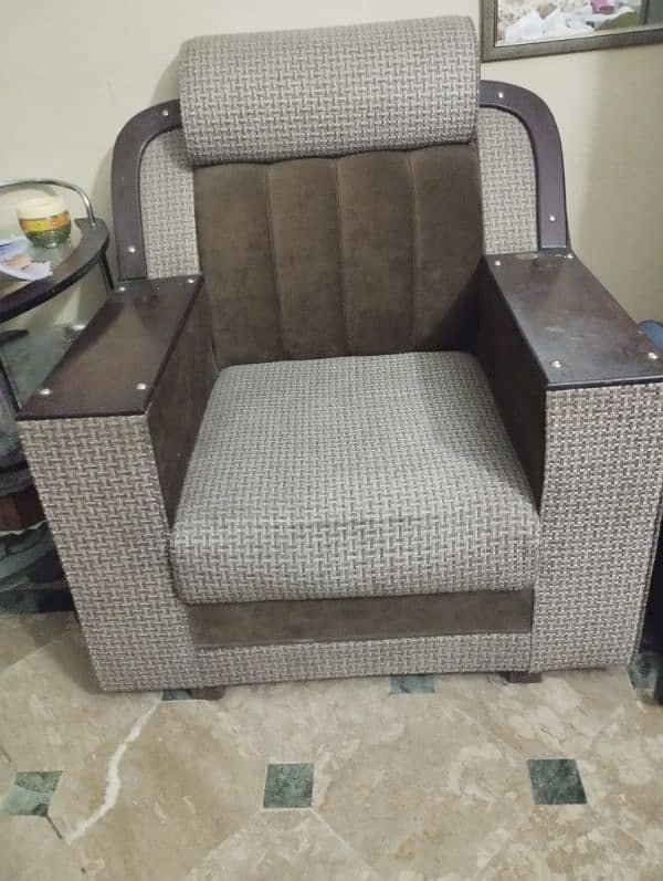 5 seater sofa in good condition 2