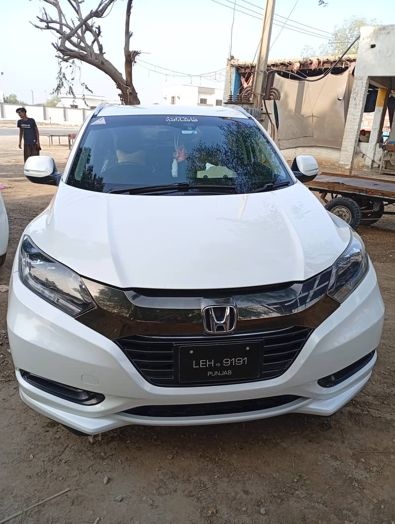 Honda vezel total genuine without bumper z sensing top of line. 0