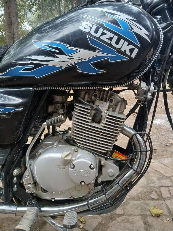 Suzuki GS150 2