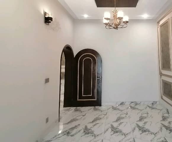 A Spacious 1 Kanal House In Model Town Extension 0